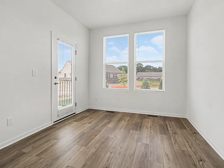 5660 Corgi Dr — Photo 9