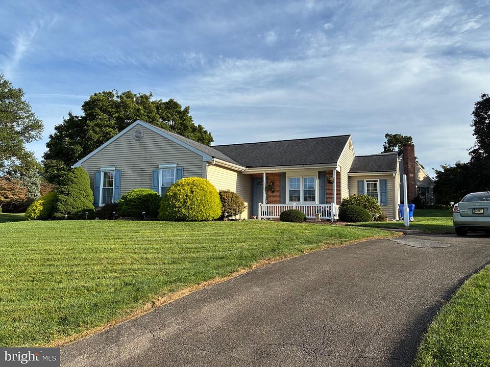1st image of 110 Lynette Cir