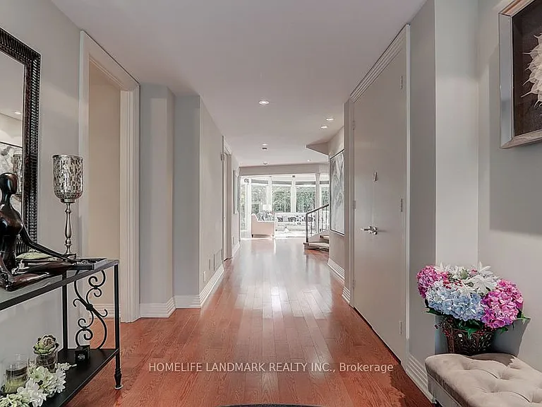35 Gardiner Rd E — Photo 4