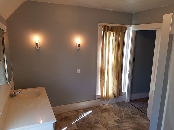 Bathroom L2