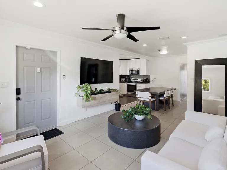 1234 NW 7th Ave — Photo 1