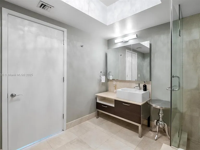 218 SE 14th St #1804 — Photo 11