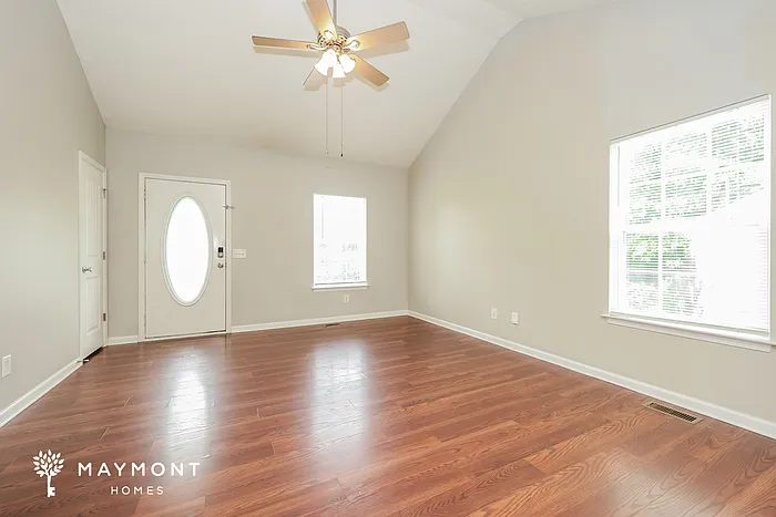 3 bed, 2.0 bath, 1050 sqft, $1,875 — Photo 3