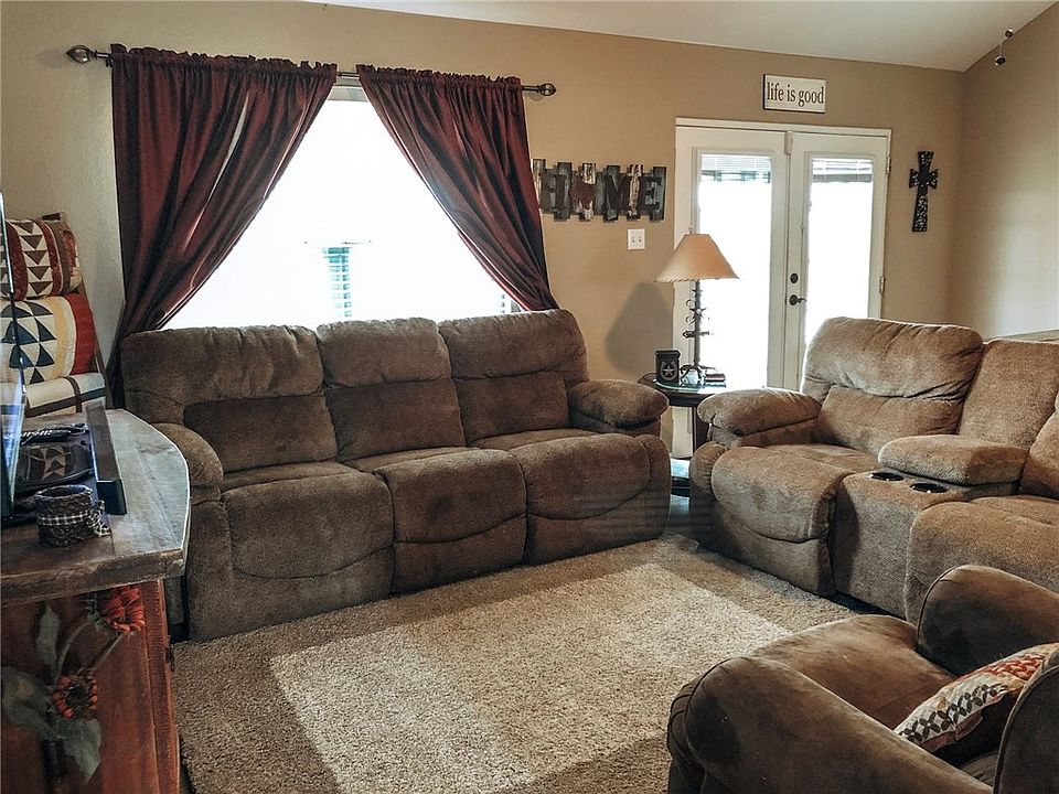 2nd image of 602 Pine St