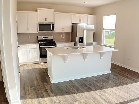 3rd image of 969 Pineland Dr