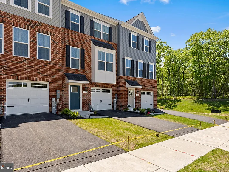 7903 Tanbridge Ln — Photo 2