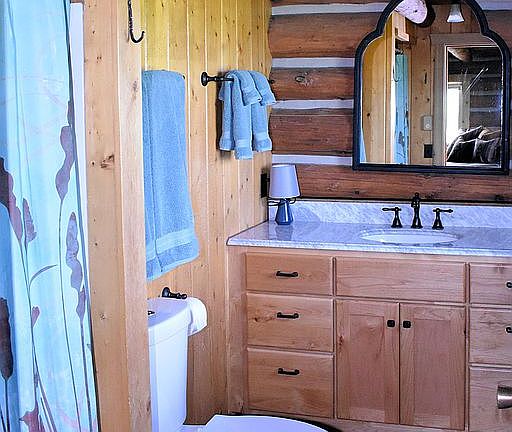 Master Bathroom (upstairs) 