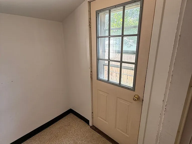 721 E Kemp Ave — Photo 12