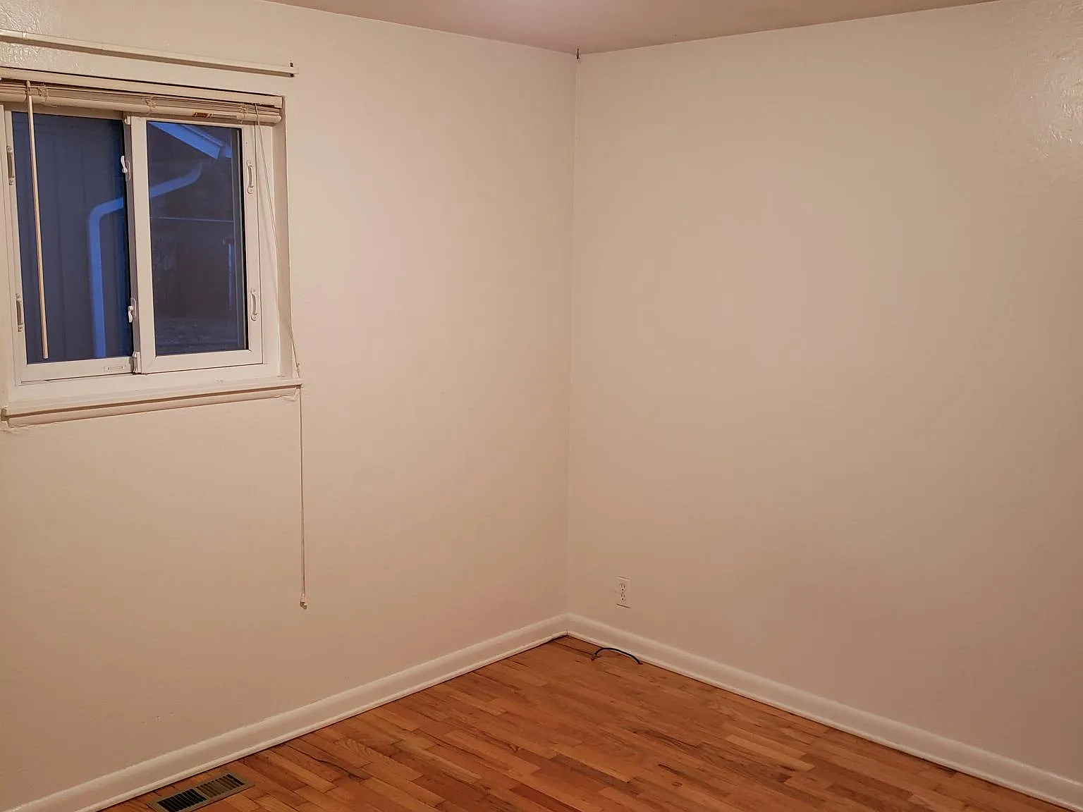 1902 Oakwood Dr — Photo 3