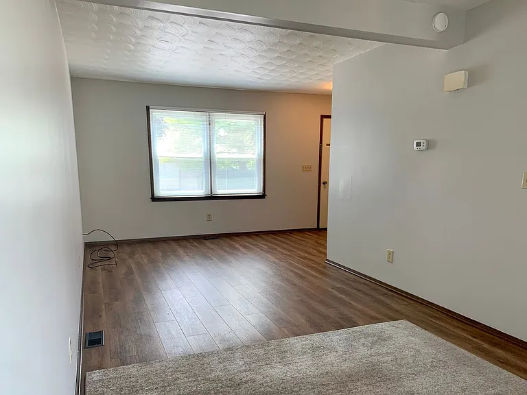 271 Circular St — Photo 5