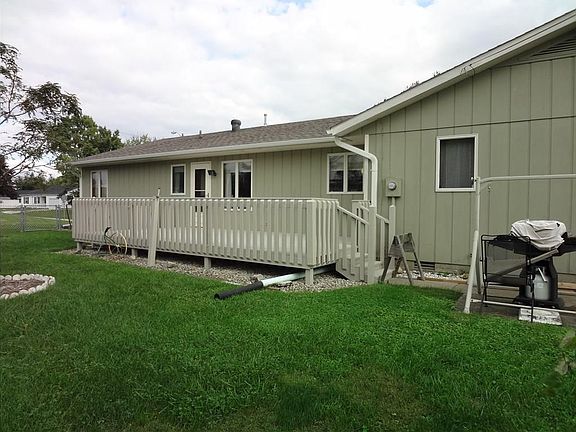 2nd image of 512 E Greenview Dr