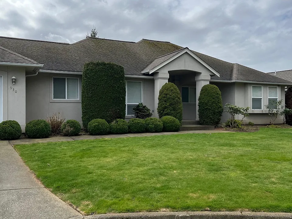930 Robins Pl