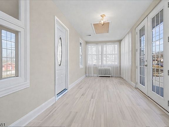 4th image of 6 Center St