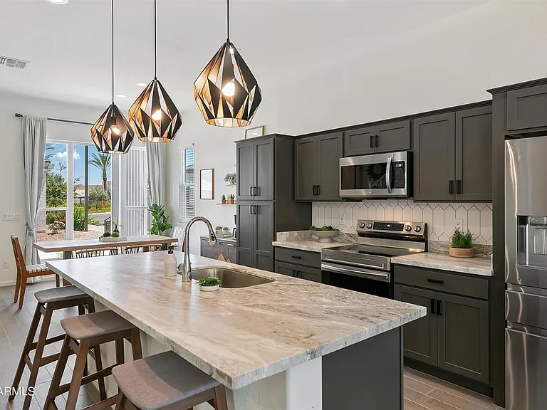 15704 W Polk St — Photo 4