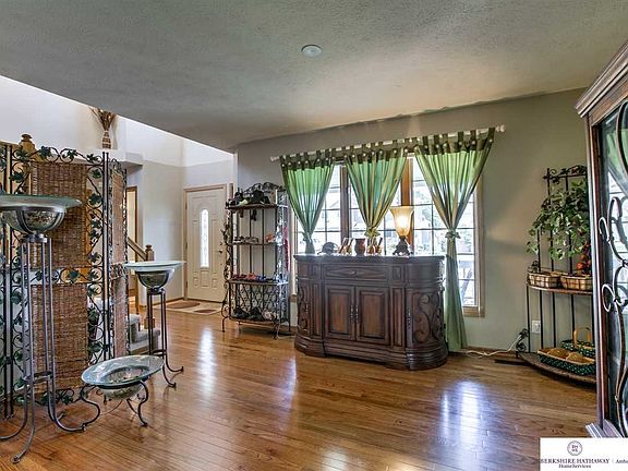 4th image of 6825 Hill Crest Ln