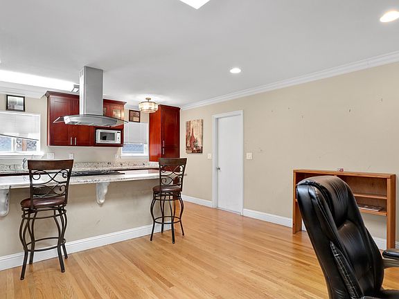 4th image of 894 Rubis Dr