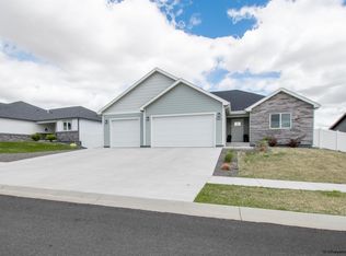 1005 Phipps Ave, Cheyenne, WY 82001