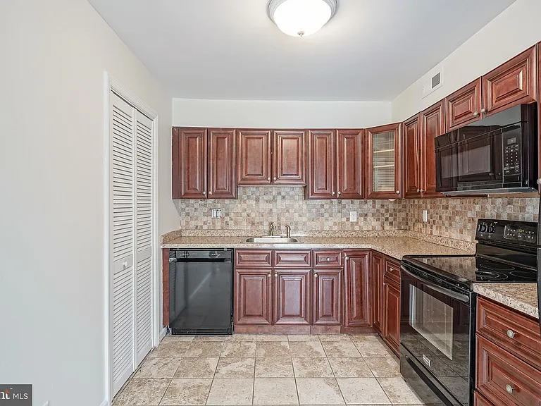 117 Chaucer Rd — Photo 10