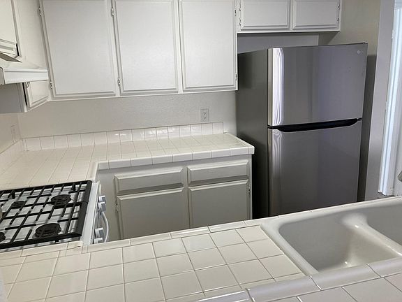 4th image of 21039 Bryant St #102