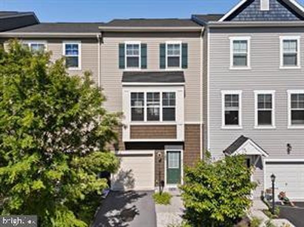 105 Poinsettia Way