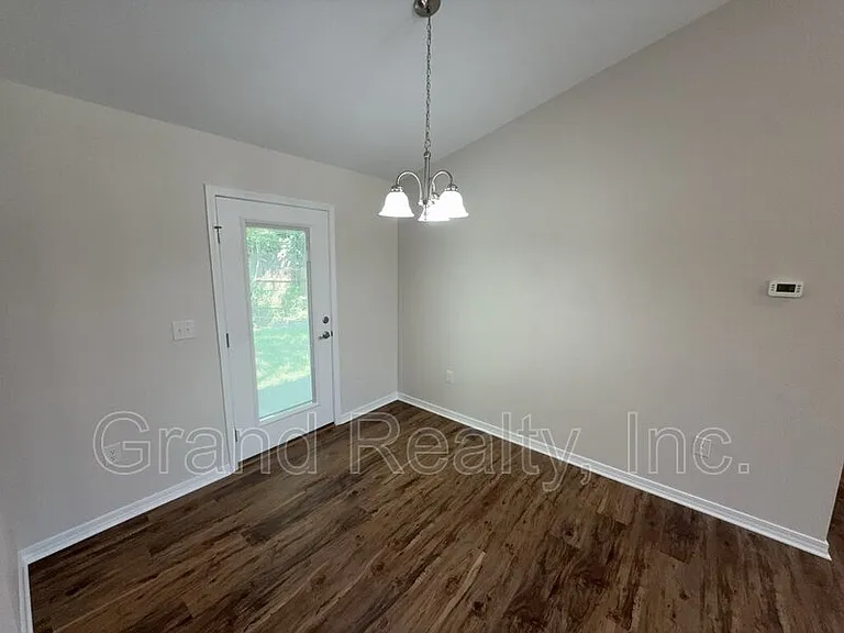 4208 Eleanor St — Photo 10