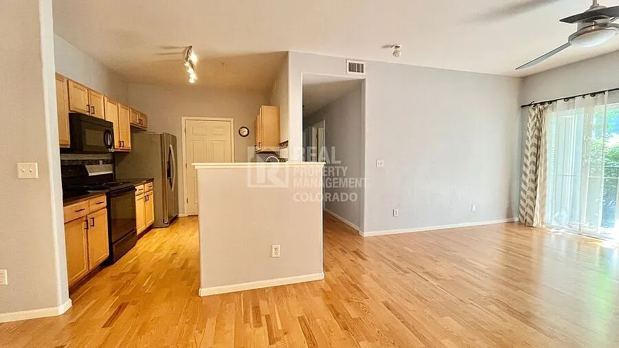 Spacious 3-Bed, 2-Bath Condo for rent with garage in Marston, Denver — Photo 3