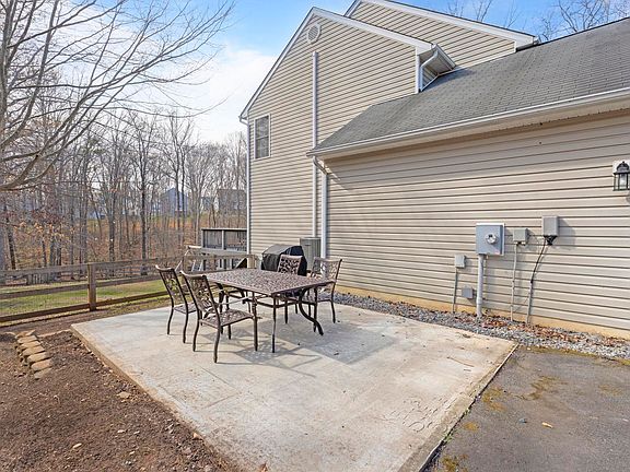 5th image of 103 Riverside Dr