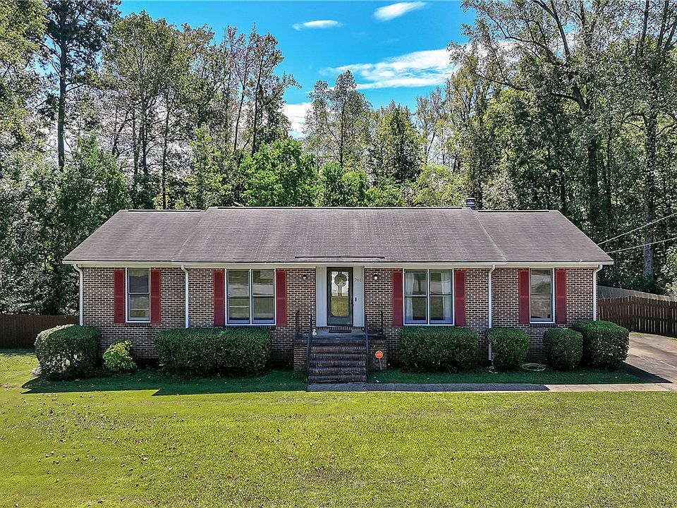1st image of 701 N Hills Dr