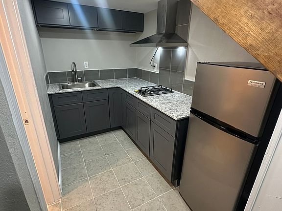 3rd image of 716 W Theo Ave #2