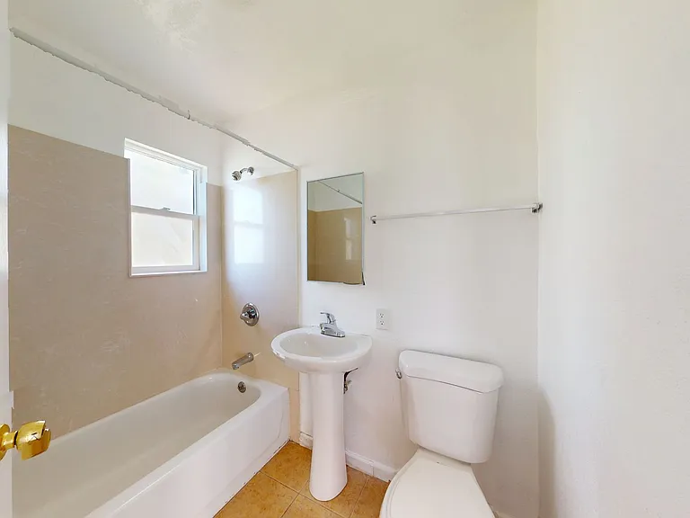 2515 10th ave — Photo 126