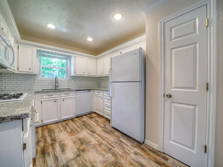 9 Oldstream Ct — Photo 8