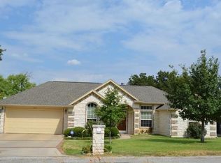 210 Chesterfield Dr, Kingsland, TX 78639