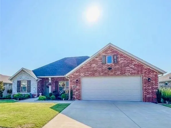 984 Sugar Pine St, Tontitown, AR 72762