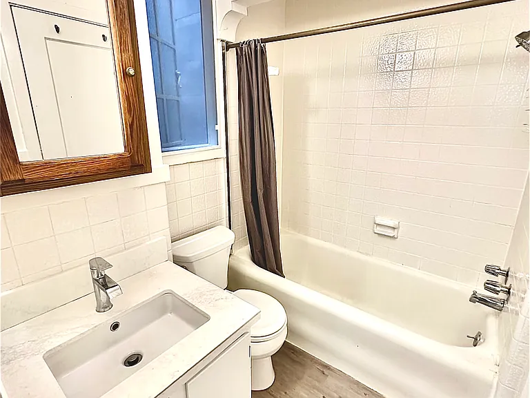 Tudor Hall Apartments — Photo 23