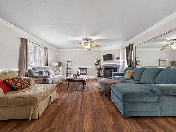 5th image of 2544 Holiday Ave