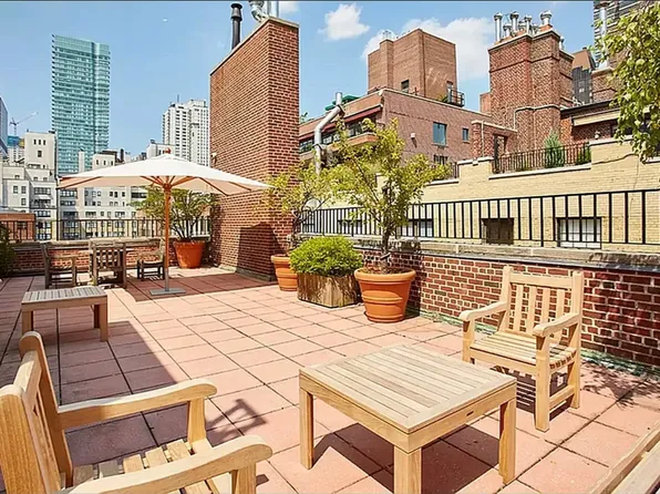 14 Sutton Place South image 9 of 12