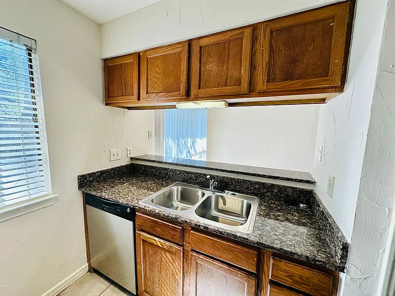 6810 Deatonhill Dr #116-7 — Photo 11