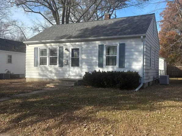 207 Polk St, Waterloo, IA 50703