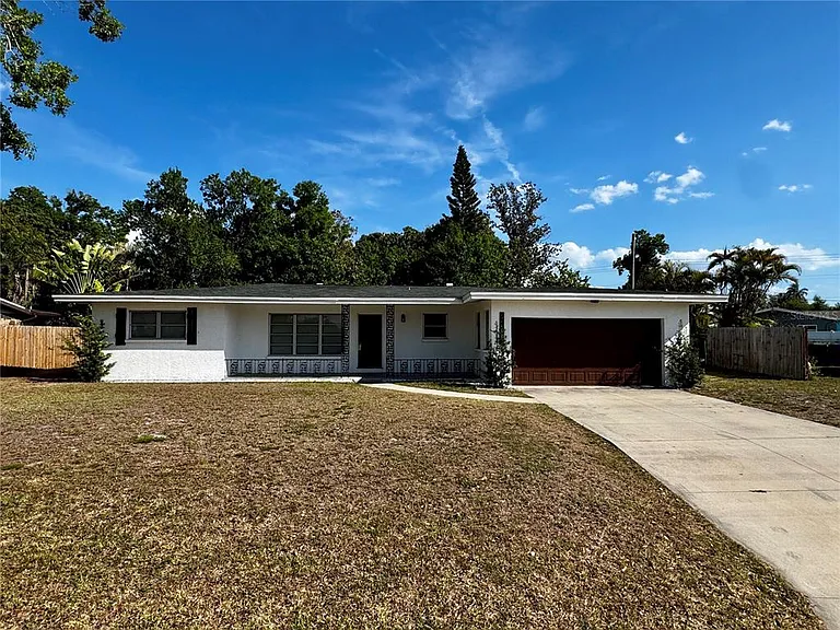 2624 Sunnybrook Dr — Photo 1
