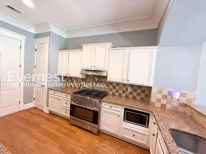 656 Flag Cir — Photo 2
