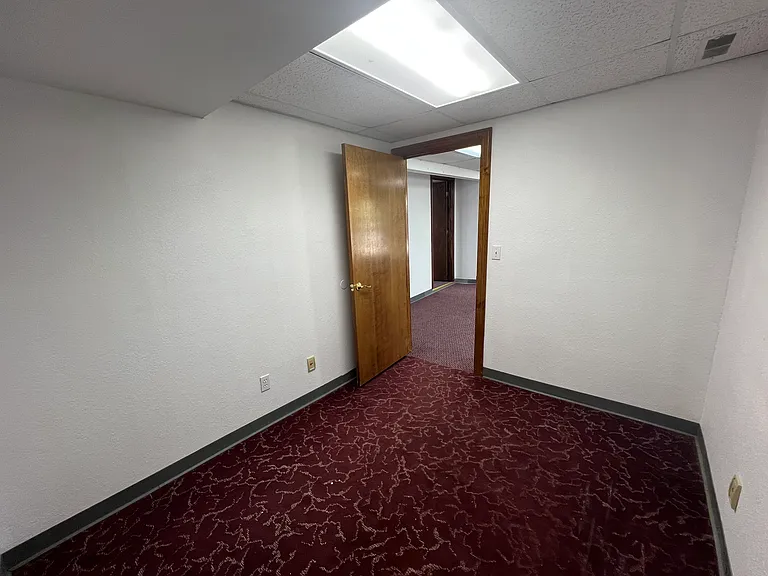 275 S Washington St — Photo 15
