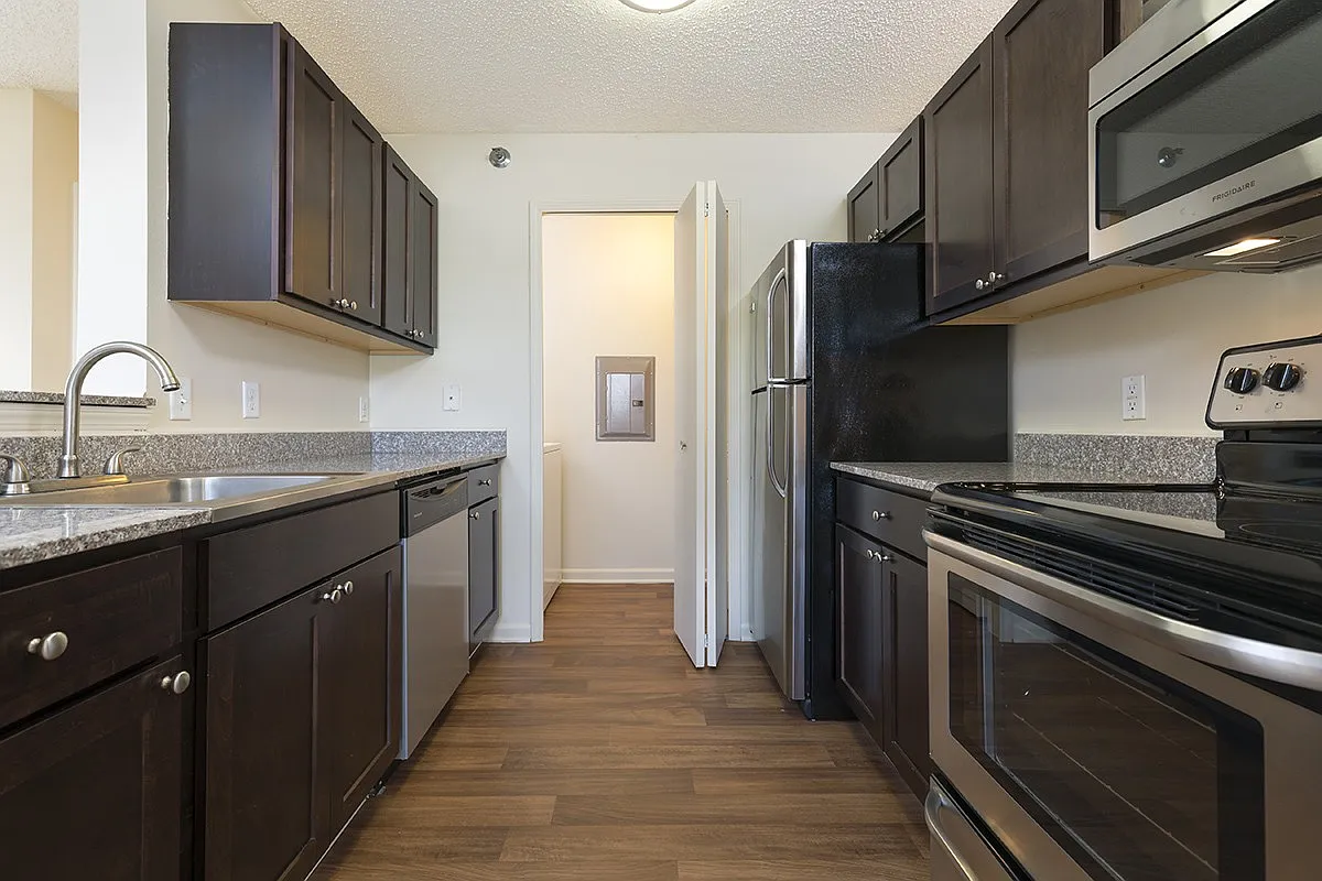 Pendleton Park Apartments — Photo 4