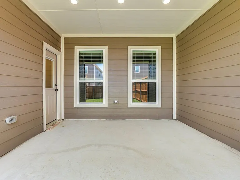 648 Blackland Dr — Photo 26