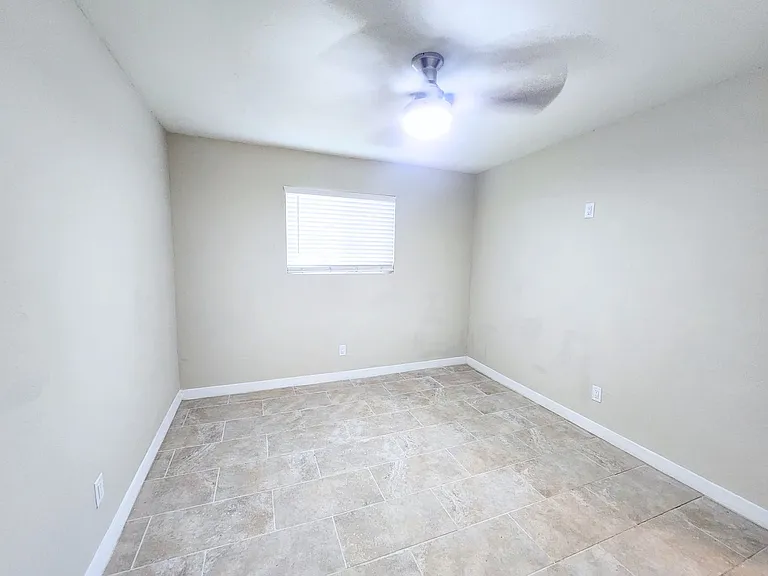 501 E Glenn St. — Photo 5