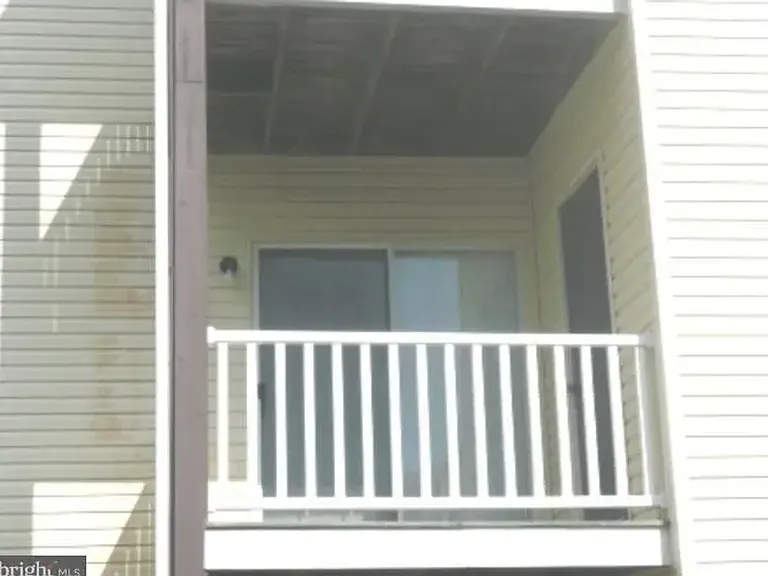 200 Grosvenor Ln #102 — Photo 15