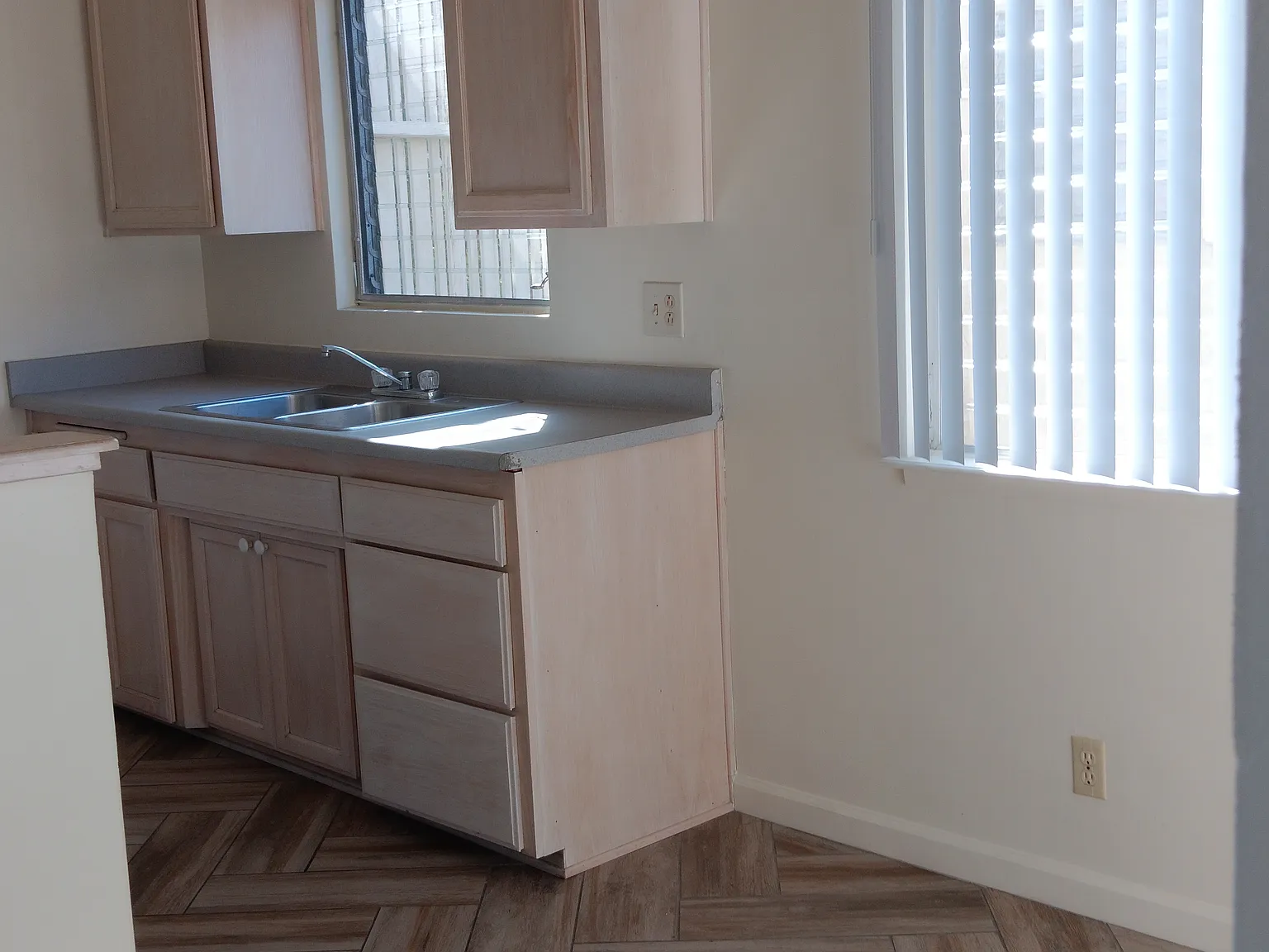 3751 Midvale Ave — Photo 4