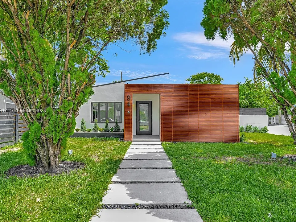 94 NW 48th St