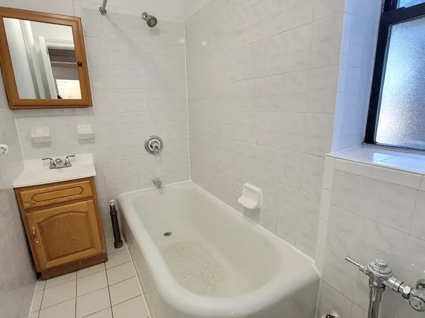 (undisclosed Address), Yonkers, NY 10704