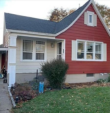 1st image of 753 E 11th St