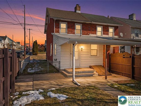 2nd image of 1028 Railroad St